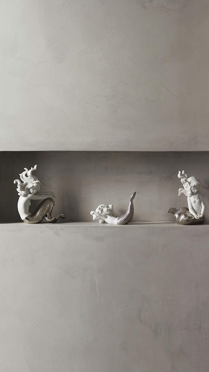 LLADRÓ Figur Kleine Meerjungfrau. Die Arme Auf Den Kn. Meerjungfrau. Porzellan.