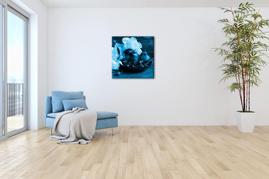 deyoli Pfingstrosen und eine Schalle mit Beeren Format: 70x70 Effekt: Monocrome Blau als Leinwandbil