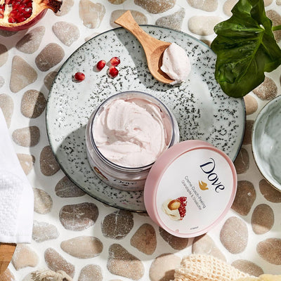 Dove Creme-Dusch-Peeling Granatapfel & Sheabutter Scrub Körper Peeling für geschmeidige Haut Hautpfl