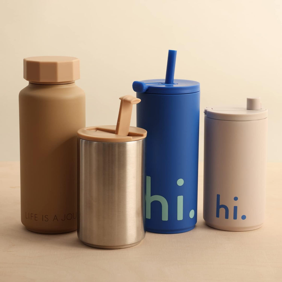 Design Letters Kaffeebecher 500 ml | Becher mit Deckel und Strohhalm | Reisebecher BPA/BPS-frei | Ka