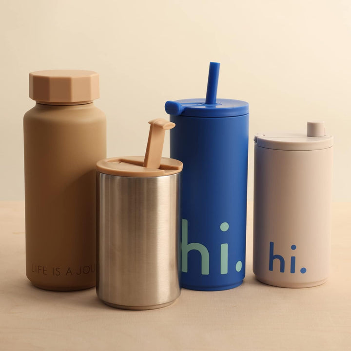 Design Letters Kaffeebecher 500 ml | Becher mit Deckel und Strohhalm | Reisebecher BPA/BPS-frei | Ka
