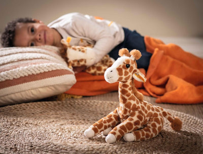 Steiff Gina Giraffe - 25 cm - Kuscheltier - Hellbraun gefleckt, Honey Yellow, 067631