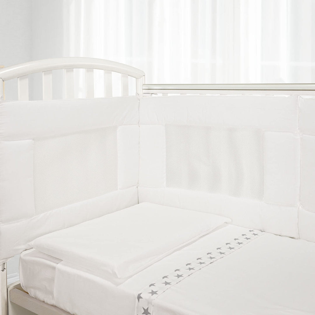 Babysanity - Bettumrandung Babybett mit Baby Air Mesh-System ausgestattet - Der weiche und stabile b