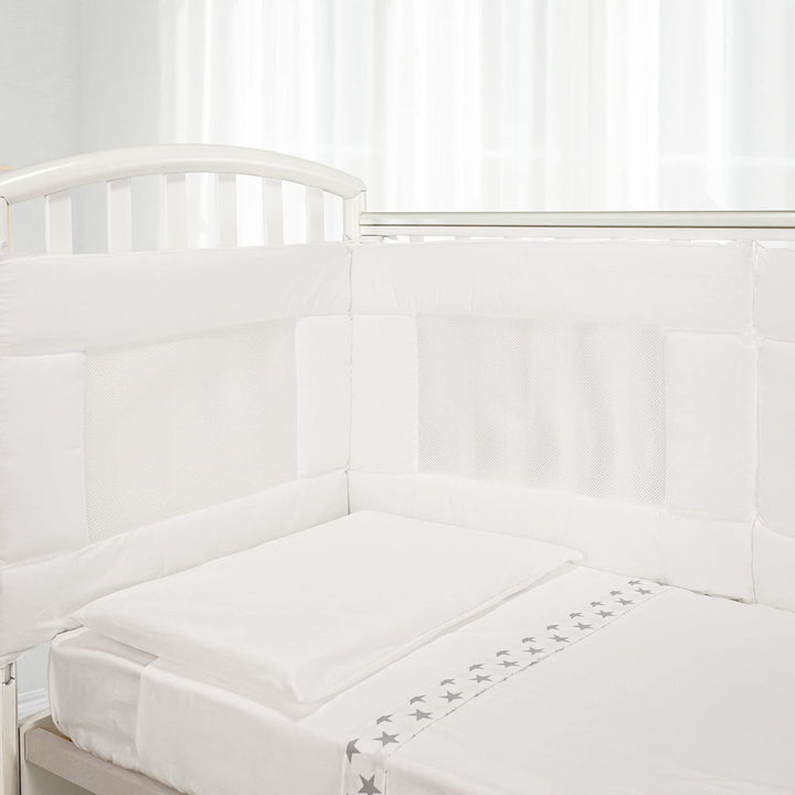 Babysanity - Bettumrandung Babybett mit Baby Air Mesh-System ausgestattet - Der weiche und stabile b