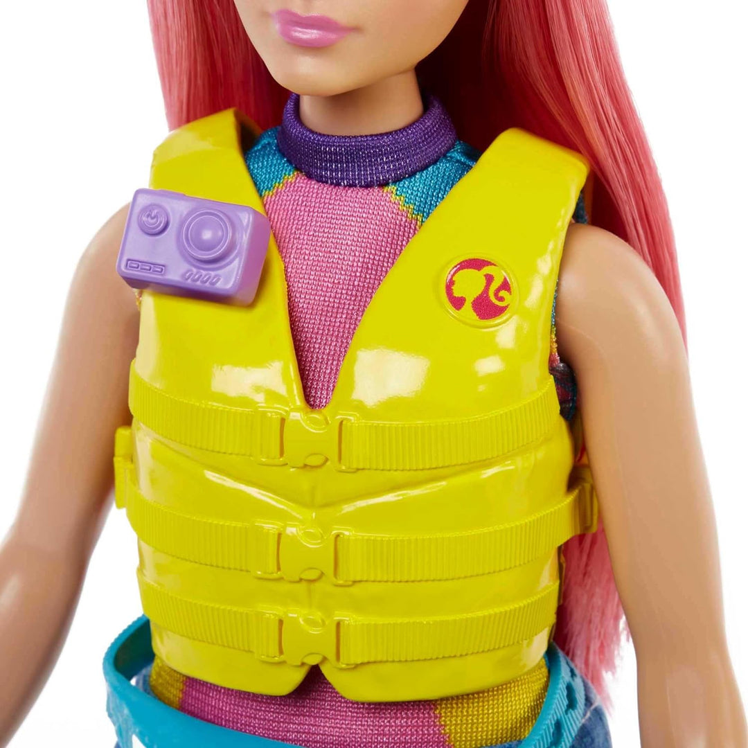 Barbie Camping Serie, Barbie-Puppe mit rosa Haaren, Kajak, Welpe, Schwimmweste, Barbie Accessoires,