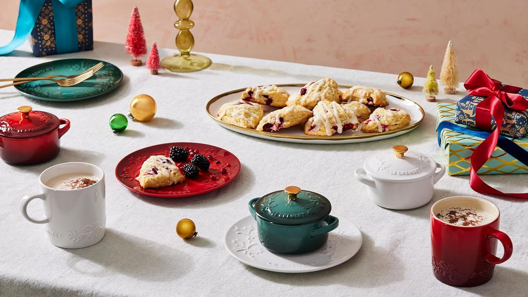 LE CREUSET Mini-Bräter/Schmorpfanne – Holly Christmas – Weiss – ø 10 cm Weiss/opulenter Garten, Weis