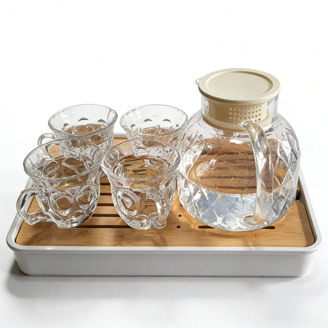 Tee Kannen Set 6-teilig – Besser im Glas Teekanne mit Filter & 4 Tassen auf Bambusbrett – Teeset mit
