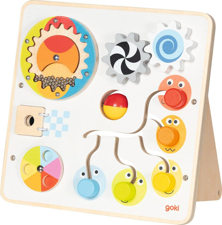 goki 59959 - Activity- und Motorikboard, Motorikspielzeug aus Holz mit Zahnrädern, Regenmacher, Schi