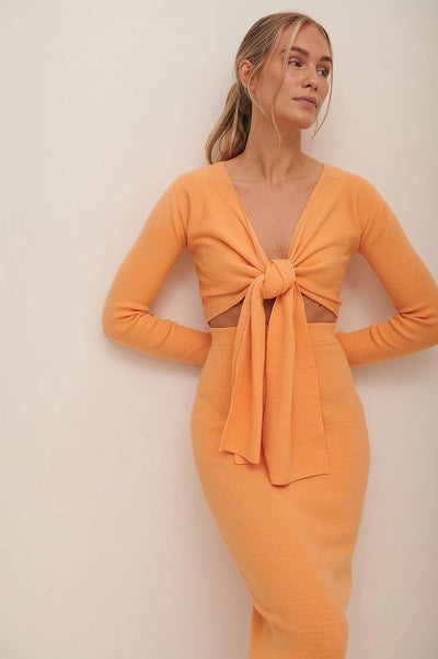 NA-KD Damen Gestricktes Midikleid mit Knoten Vorne Lssiges Kleid, Pfirsich