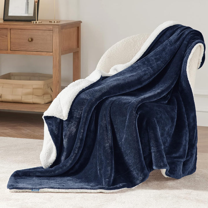 BEDSURE Kuscheldecke Flauschig Sofaüberwurf Marine Blau - Decke Sofa Klein als Couchdecke Überwurf u
