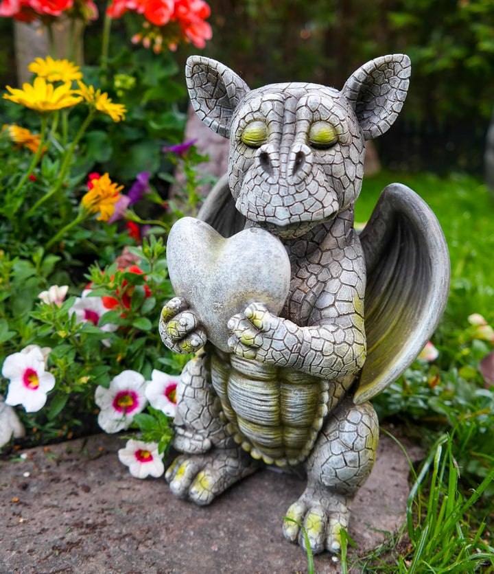 Kremers Schatzkiste Drachenkind verliebt mit Herz Drache Figur Gartenfigur Liebe