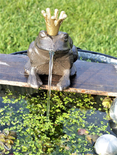 powershop11 Wasserspeier Froschkönig Guss 13 cm mit Solarpumpe