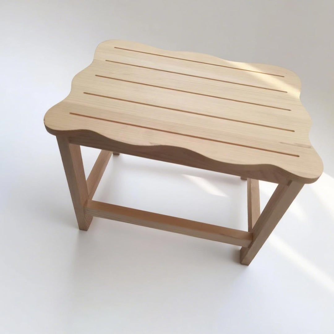 Natürlicher Holz-Trittleiter mit gestreifter Oberfläche, vielseitiger Holz-Hocker für den Haushalt,