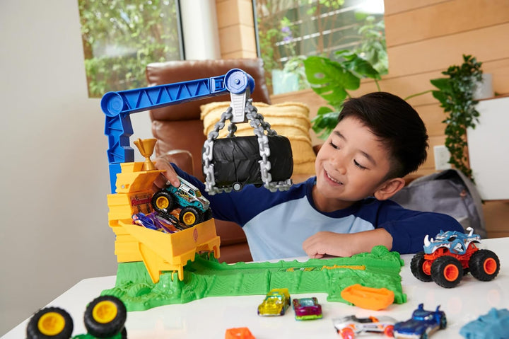 Hot Wheels Monster Trucks Rhinomite Angriffs-Challenge Spielset mit einem Spielzeugtruck und 2 zerdr