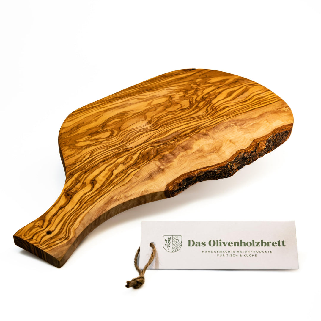 DAS OLIVENHOLZBRETT® Schneidebrett, Servierbrett in Naturform mit Griff 45cm 45L x 20B cm, 45L x 20B