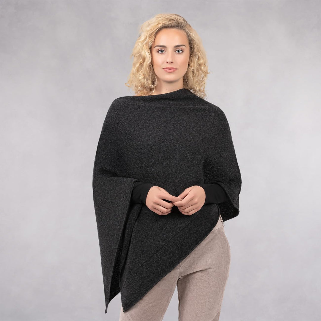 GIESSWEIN Merino Lambswool Poncho - Damen Feinstrick Überwurf aus Merinowolle, Wool Cape, Frauen Str