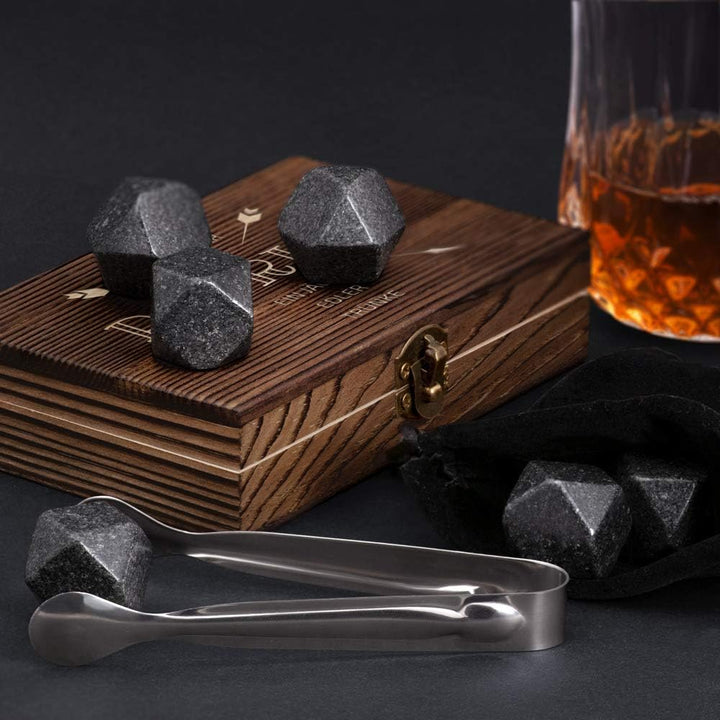 Maverton Whisky Steine Set - in Holzbox mit Gravur - 6 Eiswürfel + Zange + Velourbeutel - wiederverw