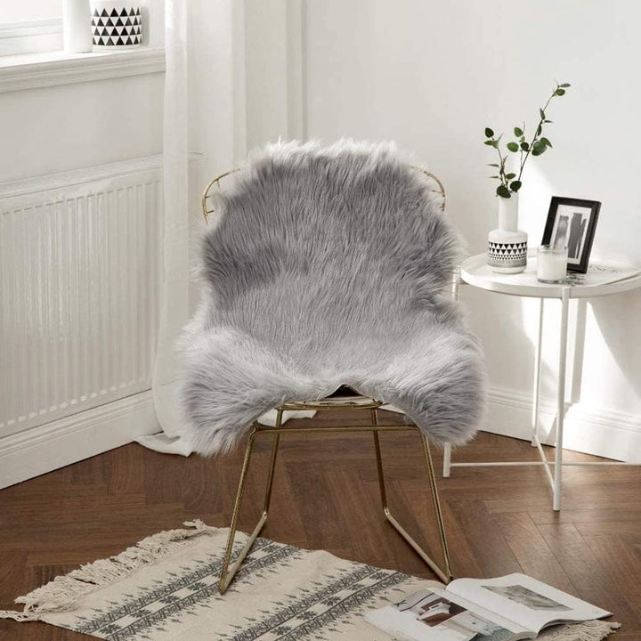 Faux Lammfell Schaffell Teppich Grau 40x60 cm, Longhair Flauschiger Teppiche Wohnzimmer Deko Weicher