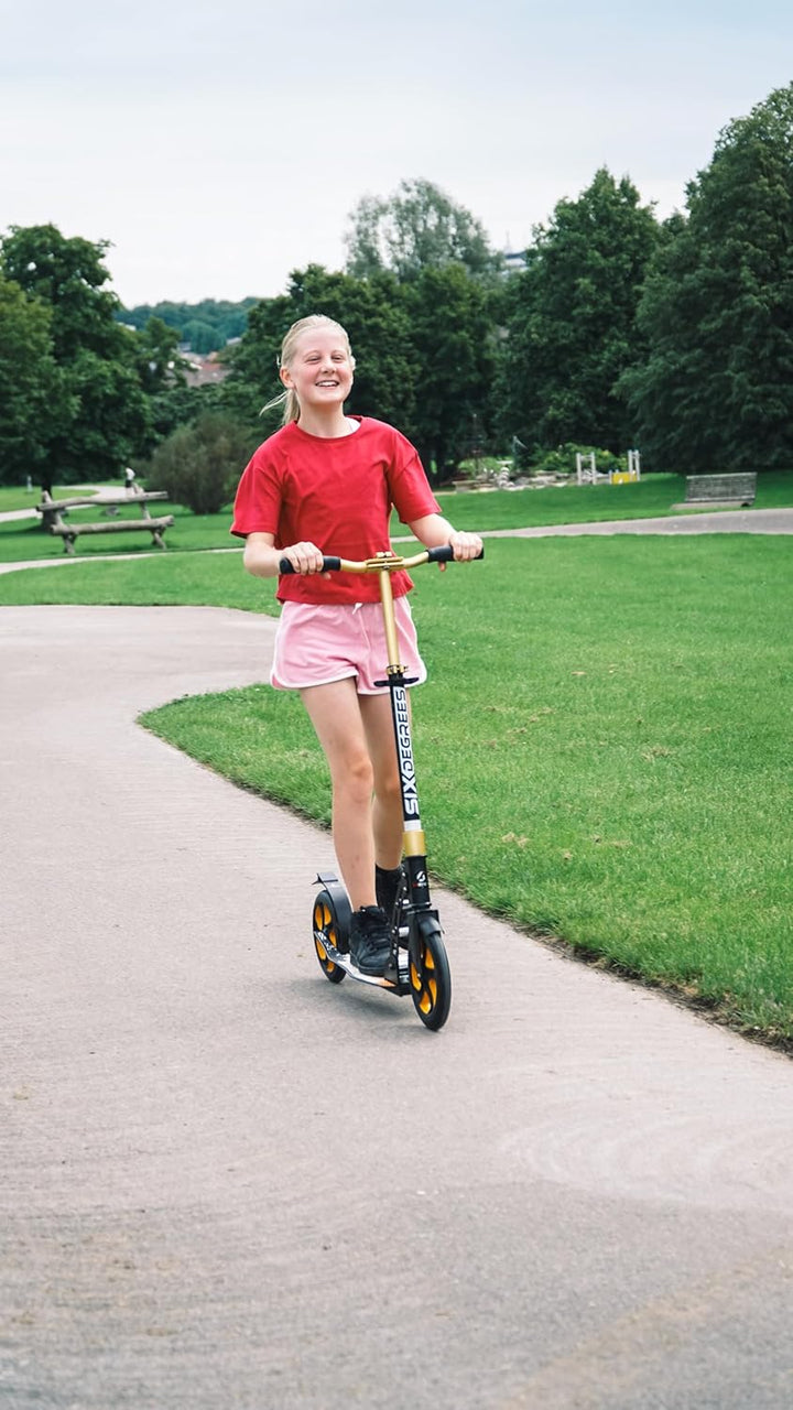 SIX DEGREES Aluminium Scooter mit Klappmechanismus und Ständer, 230/215 mm, ABEC 7, höhenverstellbar