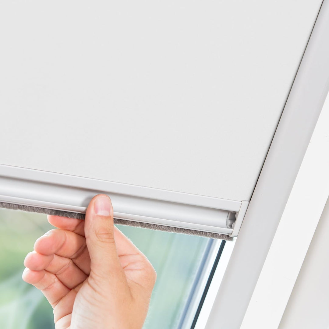 Lichtblick Dachfensterrollo Skylight, Thermo, Verdunkelung Weiss, 38,3 x 80 cm (CK04) (B x L) B38 x