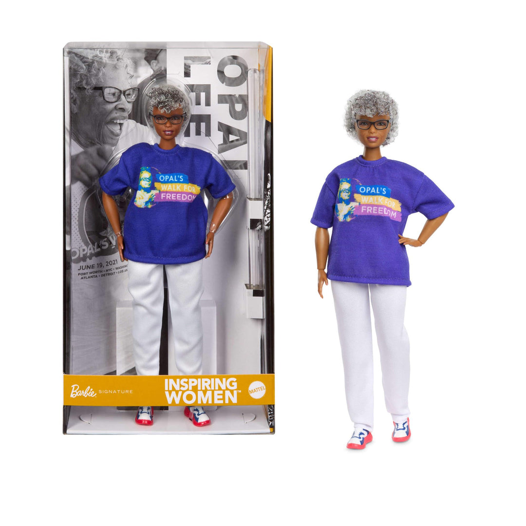 Barbie Inspiring Women-Puppe, Opal Lee Sammelpuppe in blauem „Opal’s Walk for Freedom“ T-Shirt, weis