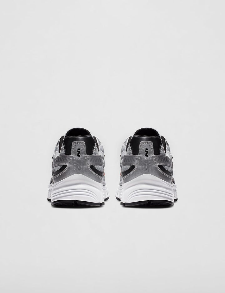 Nike Herren Initiator Traillaufschuhe 38.5 EU Grau Metallic Silver Black White 001, 38.5 EU Grau Met