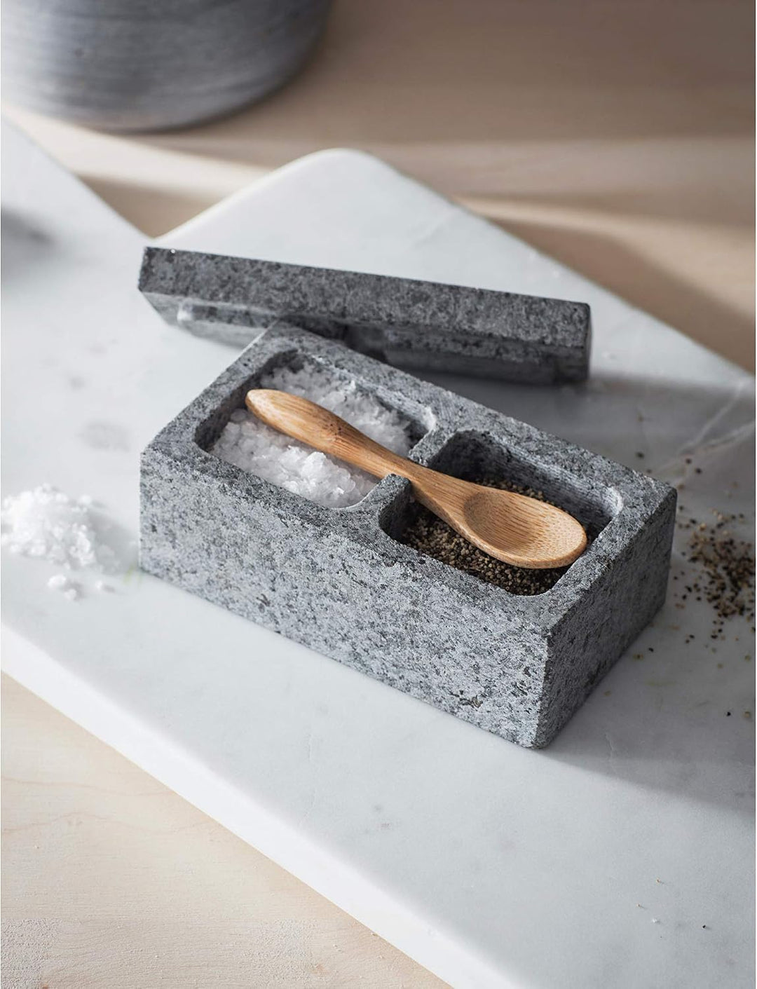 Ckb Ltd Salz- und Pfefferbox aus Granit, mit Bambuslöffel, Steinbox mit Deckel für Kräuter und Gewür