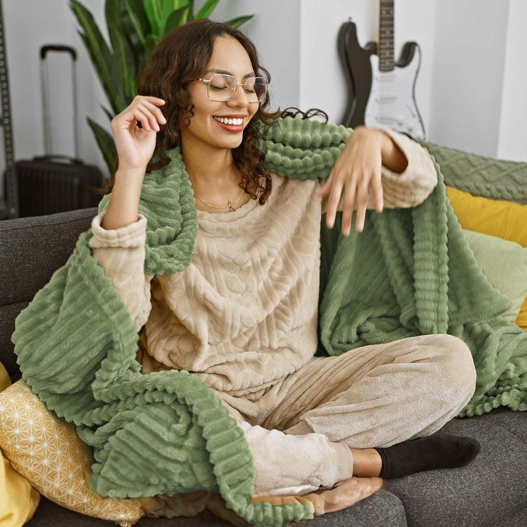 BEDSURE Kuscheldecke für Zimmer Deko - Wolldecke & Fleecedecke, Sofadecke, Weiche Warme Grobe Kordde