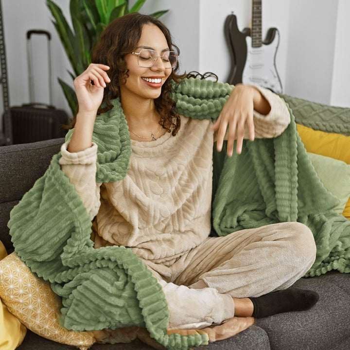 BEDSURE Kuscheldecke für Zimmer Deko - Wolldecke & Fleecedecke, Sofadecke, Weiche Warme Grobe Kordde