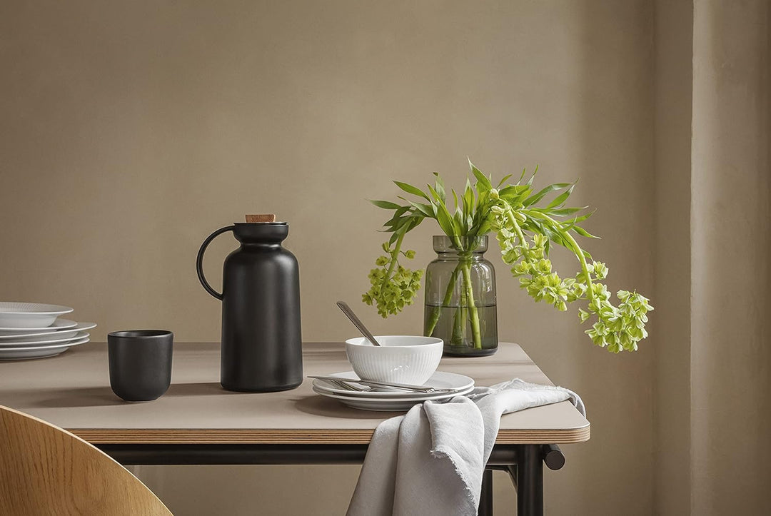 EVA SOLO | Silhou. Isolierkanne 1l black | Zu 100 % tropffreie Isolierkanne mit Stahleinsatz | Black