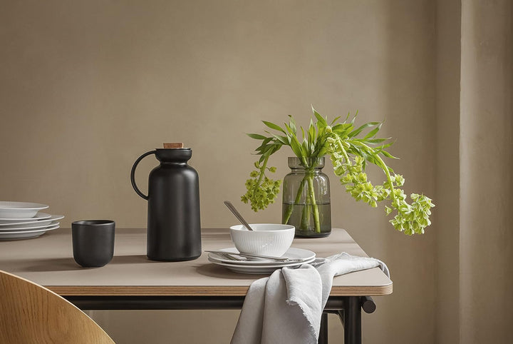 EVA SOLO | Silhou. Isolierkanne 1l black | Zu 100 % tropffreie Isolierkanne mit Stahleinsatz | Black
