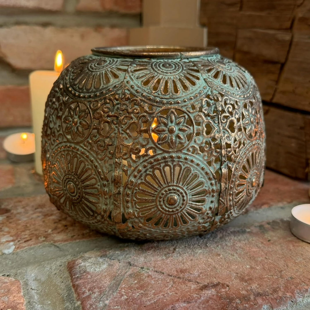 WHW Whole House Worlds Chubby Belly Candle Laterne, marokkanisch, Metall, Gänseblümchen-Gitterarbeit