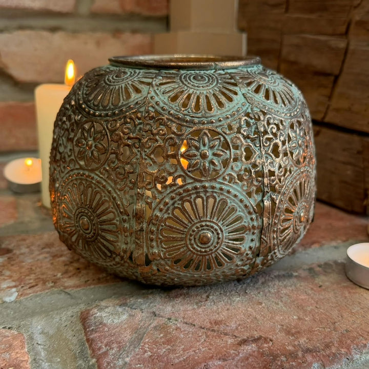 WHW Whole House Worlds Chubby Belly Candle Laterne, marokkanisch, Metall, Gänseblümchen-Gitterarbeit