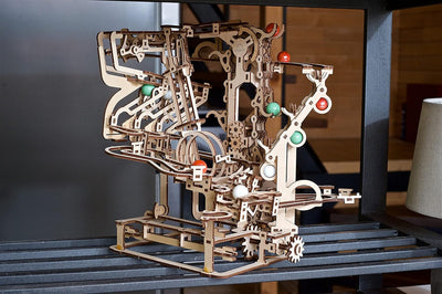 UGEARS Holz Marble Run Chain Hoist - Mechanische 3D Holzpuzzle für Erwachsene, DIY Modellbausatz für