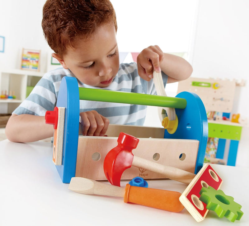 Hape Werkzeugkasten aus Holz mit Zubehör | farbenfrohe Werkbank Hammerspielset für Kinder, Problemlö