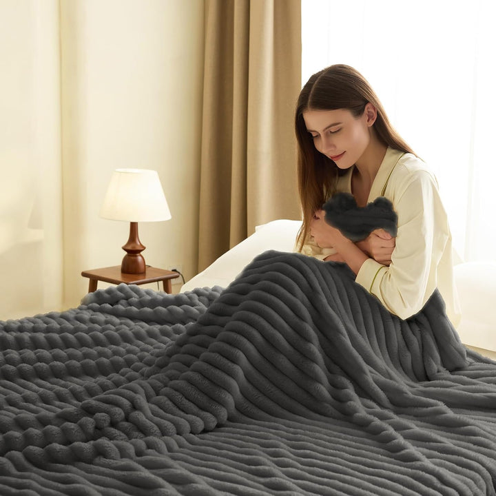 WAVVE Kuscheldecke Flauschig Decke - 150x200cm - Grau - Weiche Flanell Fleecedecke, Sofadecke & Couc