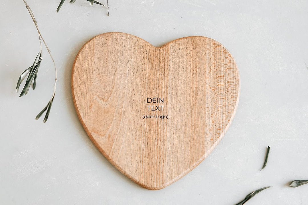 Schneidebrett Herzform Buche personalisiert mit Gravur 28L x 26B cm, 28L x 26B cm