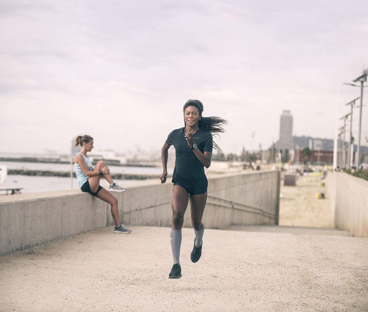 CEP – Ultralight + PRO Compression Socks für Damen | Leichte Laufsocken mit Kompression ULTRALIGHT -