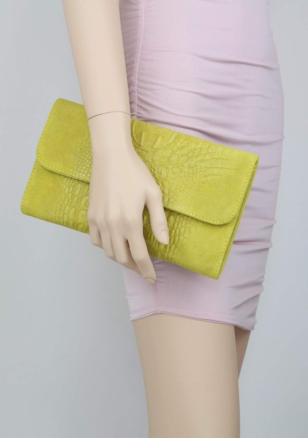 Girly Handbags Schlichte Clutch aus italienischem Wildleder mit Krokodilmuster, Gelb