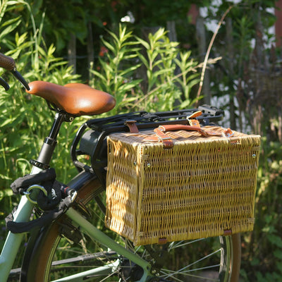 UNUS Fahrradkorb/Picknickkorb aus Weide rechteckig für 2 Personen inklusive Porzellan und Besteck