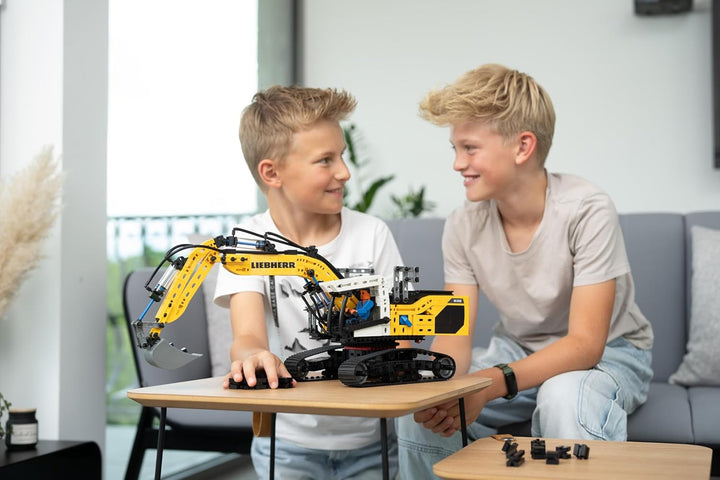 fischertechnik 576450 Liebherr R938 Pneumatischer Bagger – Baukasten für Kinder ab 10 Jahren, Modell