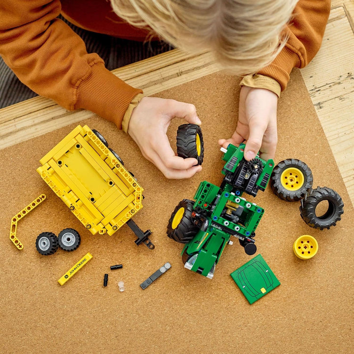 LEGO Technic John Deere 9620R 4WD Tractor, mit kippbarem Anhänger, klassisches Bauernhofspielzeug fü