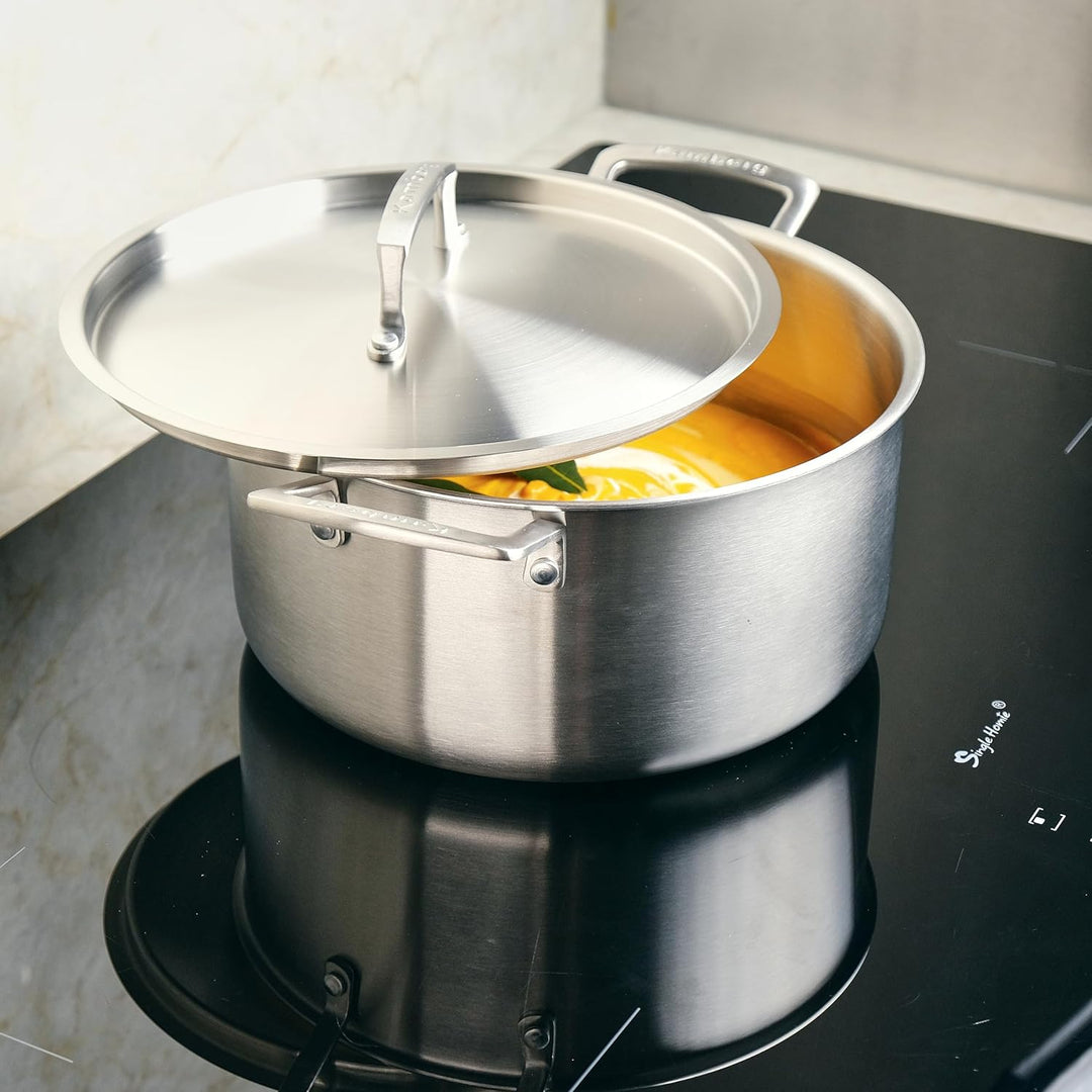 KAMBERG - Kochtopf Ø 28 cm aus Edelstahl 18/10 Triply – ohne PFAS – Deckel inklusive – für alle Herd