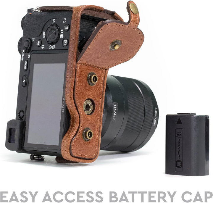 MegaGear Sony Alpha A6500 (up to 16-70mm Lens) Ever Ready Echtleder Kamera-Case mit Trageriemen und