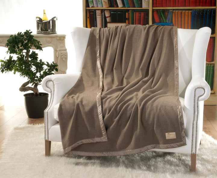 Wohnen & Accessoires GmbH & Co. KG Kaschmirdecke, Wolldecke aus 100% Kaschmir Amalfi grau-braun 150x
