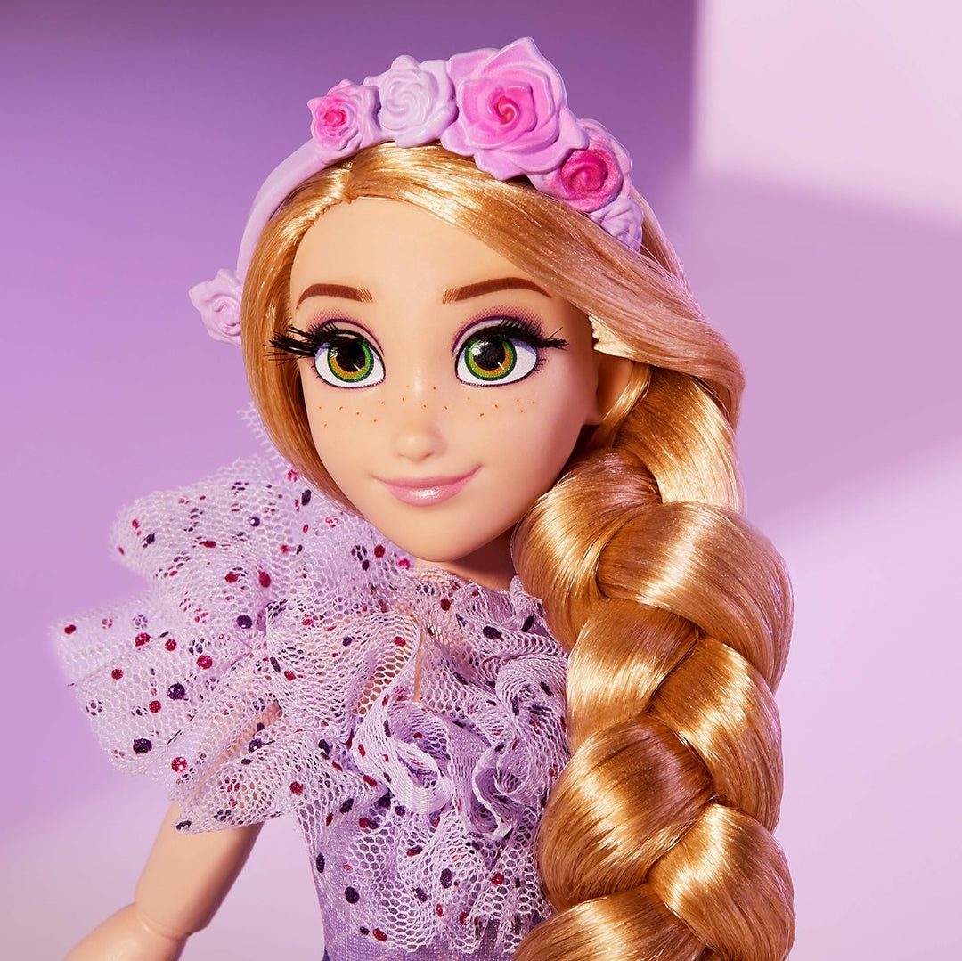 Hasbro Disney Prinzessinnen Style Serie, Rapunzel Modepuppe, modernes Abendkleid mit Haarband, Handt