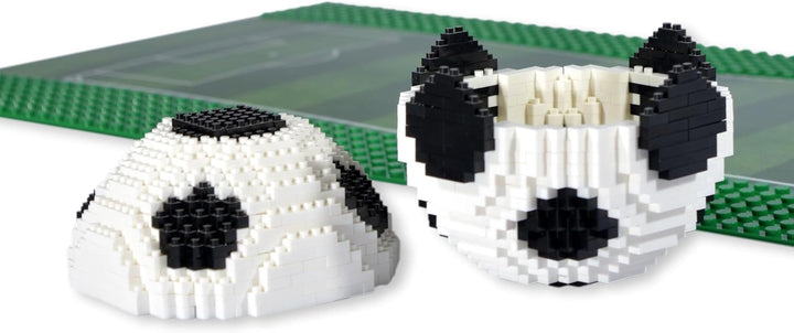 Atomic Building Fussball zum Zusammenbauen mit Miniaturblöcken. Über 850 Teile, Fußball