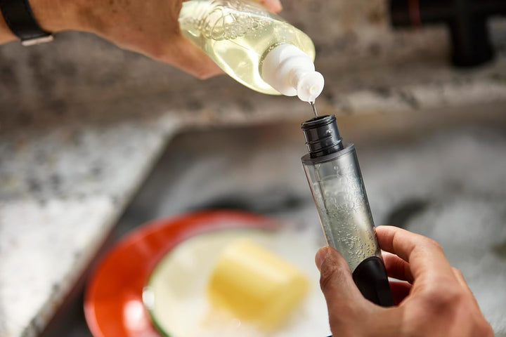 Joseph Joseph SinkTech Nachfüllbare Spülbürste mit Seifenspender, Halter, Kratzer für Pfannen und Ed