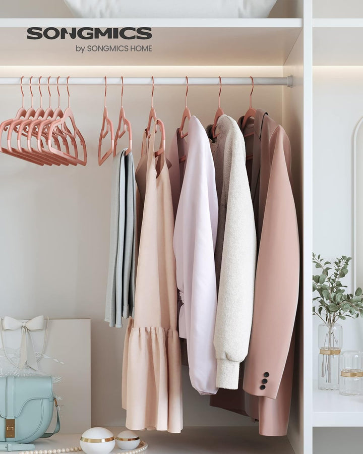 SONGMICS Kleiderbügel 30er Set, Bügel aus Kunststoff, rutschfest, platzsparend, Dicke 0,5 cm, 42 cm