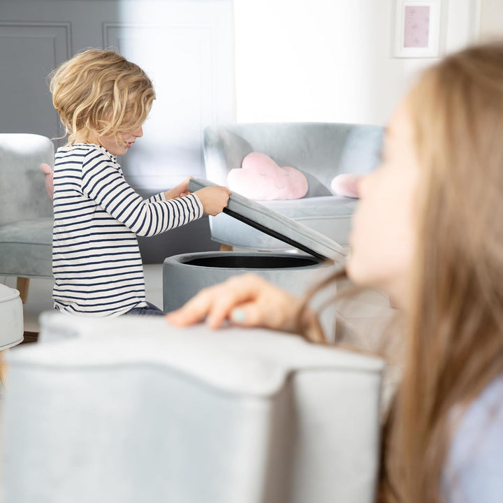 roba Kinderhocker Lil Sofa mit Stauraum - Ovaler Hocker in blauem Samtstoff - Polstermöbel Pouf für